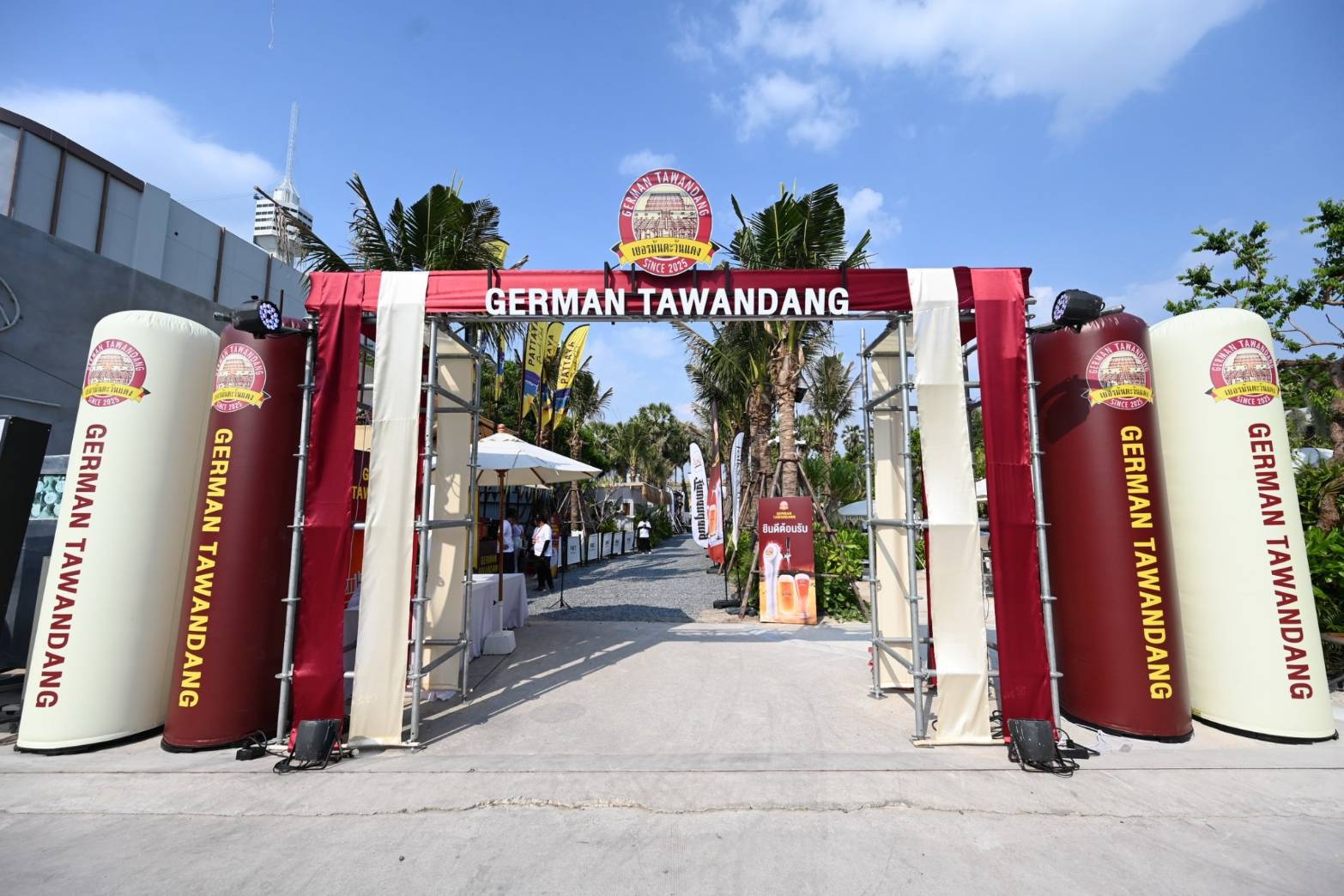 “โรงเบียร์เยอรมันตะวันแดง” บุกชลบุรี เปิดตัวเบียร์สดพร้อมนวัตกรรม Foam Art พิมพ์ลายบนฟองเบียร์ ครั้งแรกในชลบุรี